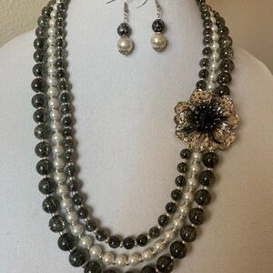 Elegant Pearl and Black Beaded Necklace Set